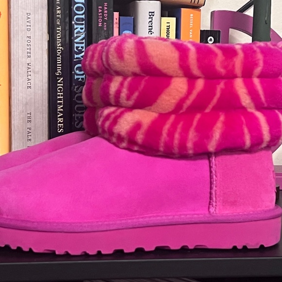EUC Ugg Fluff Mini Zebra - Picture 4 of 6